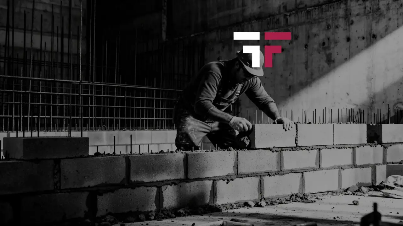Chantier de maçonnerie à Thonon-les-Bains, mur en parpaing